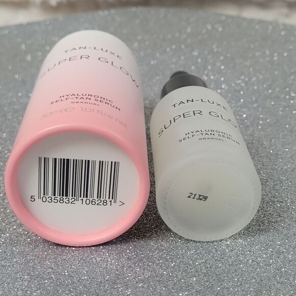 Tan-Luxe Super Glow Hyaluronic Self Tan Serum for a Gradual Tan Face Neck New - Picture 8 of 12